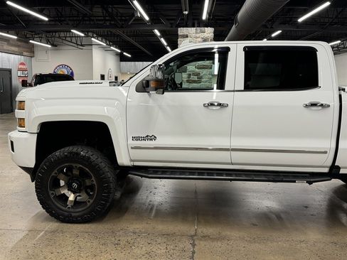 Used 2019 Chevrolet Silverado 2500 High Country w/ Duramax Plus Package image 5