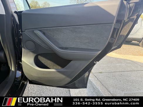 Used 2024 Tesla Model Y Long Range AWD/4WD image 17