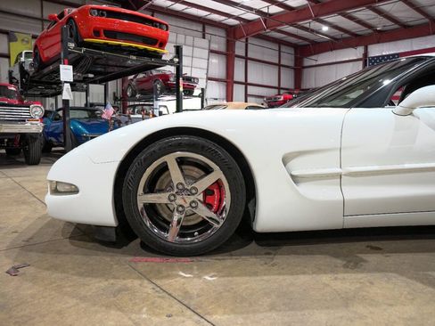 Used 1998 Chevrolet Corvette Coupe w/ Memory Pkg RWD image 3
