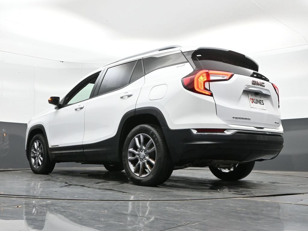 Used 2024 GMC Terrain SLT AWD/4WD image 45