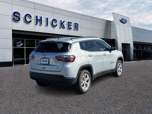Used 2024 Jeep Compass Latitude AWD/4WD image 2