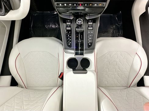 New 2026 Aston Martin Vanquish RWD image 22