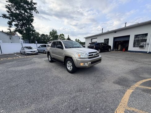 Used 2004 Toyota 4Runner SR5 AWD/4WD image 13