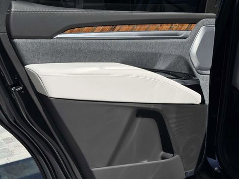 Used 2026 Cadillac Escalade Platinum Sport w/ LPO, ONYX Package image 33