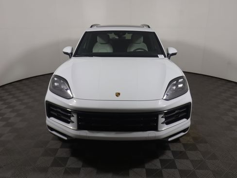 Used 2025 Porsche Cayenne image 10
