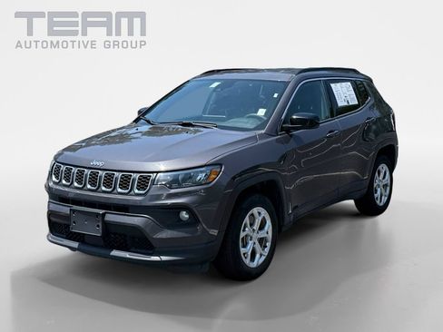 Certified 2024 Jeep Compass Latitude AWD/4WD image 3