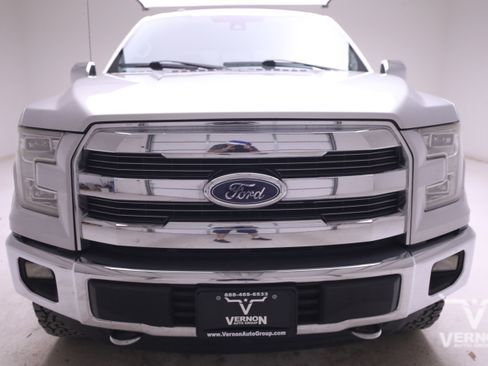 Used 2015 Ford F150 Lariat w/ Equipment Group 502A Luxury image 8