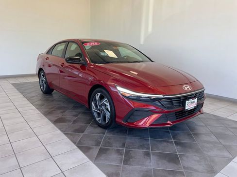Used 2025 Hyundai Elantra Sport FWD image 1