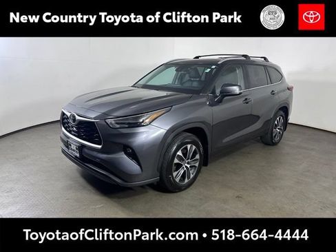 Used 2023 Toyota Highlander XLE AWD/4WD image 7