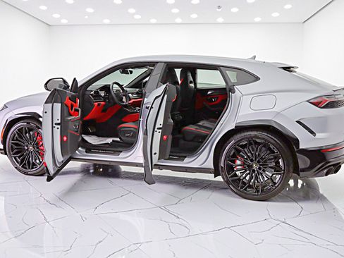 Used 2025 Lamborghini Urus SE AWD/4WD image 5