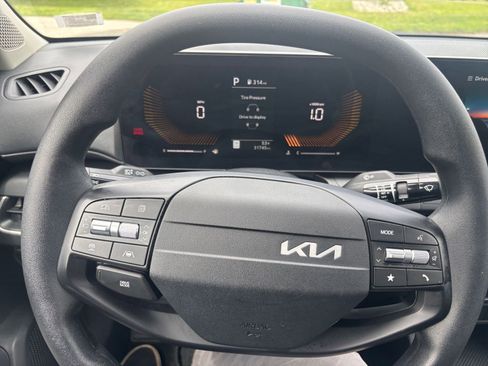 Used 2025 Kia K4 LXS FWD image 33
