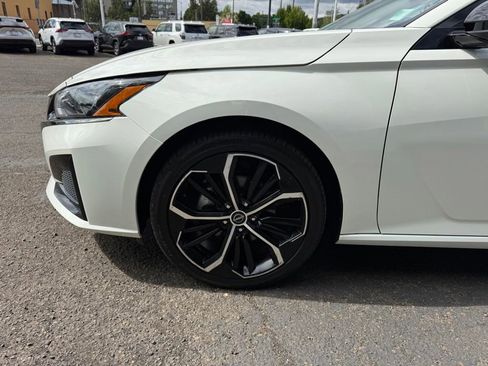 Used 2025 Nissan Altima 2.5 SR FWD image 11