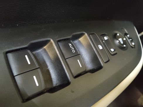 Used 2023 Honda HR-V LX image 27