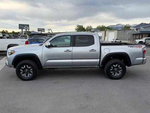 Used 2022 Toyota Tacoma TRD Off-Road AWD/4WD image 3