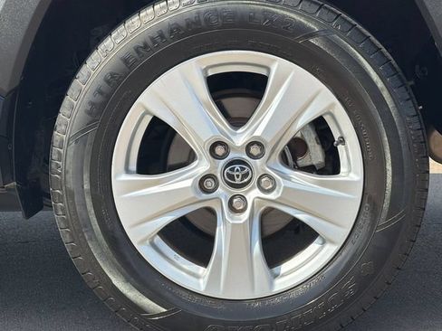 Used 2020 Toyota RAV4 XLE w/ Carpet Mat Package FWD image 31