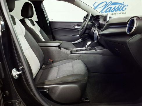 Used 2025 Chevrolet Trax LS image 13