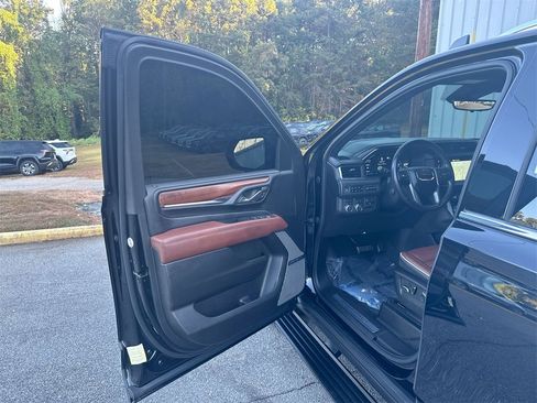 Used 2023 GMC Yukon XL Denali Ultimate image 13