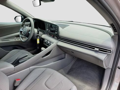 Used 2021 Hyundai Elantra SE FWD image 14