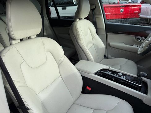 Used 2016 Volvo XC90 T6 Momentum w/ Momentum Plus Package image 28