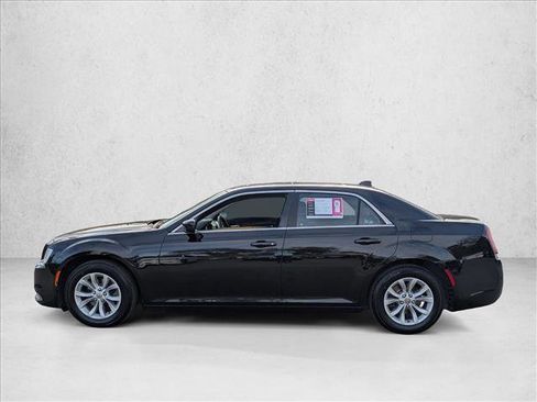 Used 2016 Chrysler 300 Limited image 8