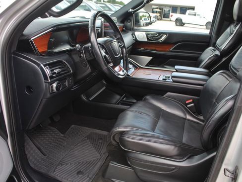 Used 2019 Lincoln Navigator Reserve w/ Cargo Package AWD/4WD image 12