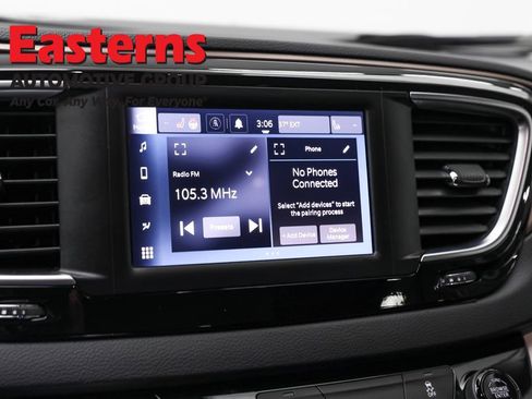 Used 2023 Chrysler Voyager LX FWD image 19
