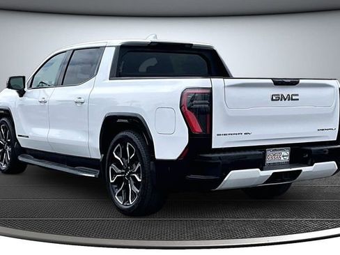 Used 2025 GMC Sierra EV Denali AWD/4WD image 4