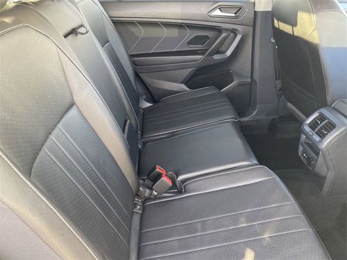 Used 2022 Volkswagen Tiguan SE image 10