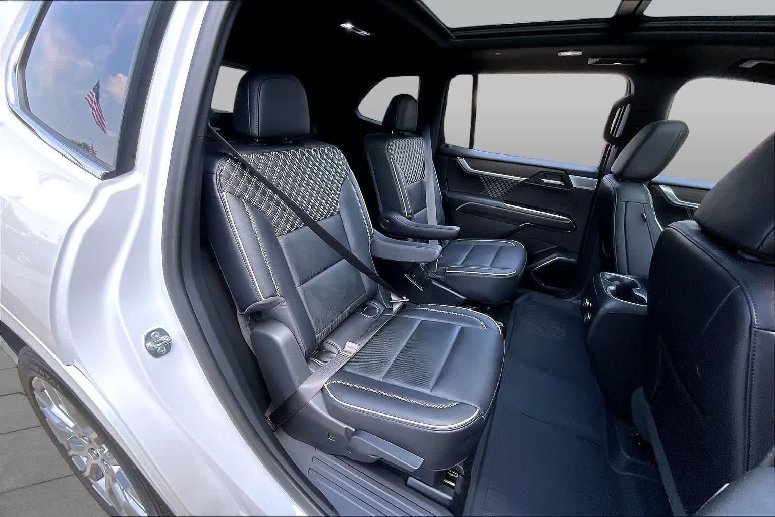 Used 2025 GMC Acadia Denali w/ Super Cruise Package FWD image 21