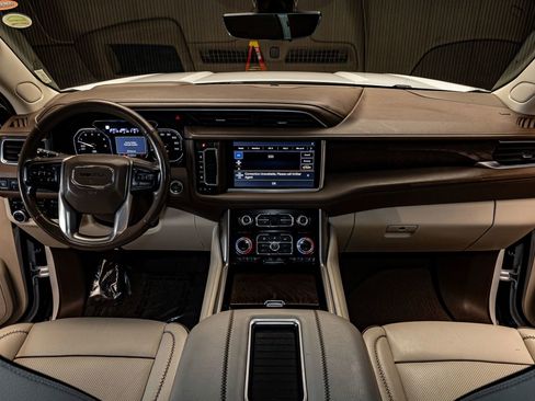 Used 2021 GMC Yukon XL Denali w/ Denali Ultimate Package image 17