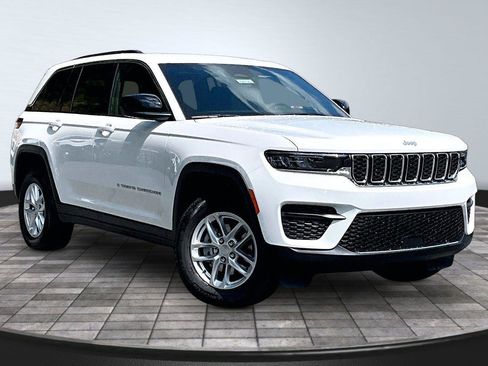 New 2026 Jeep Grand Cherokee Laredo AWD/4WD image 1