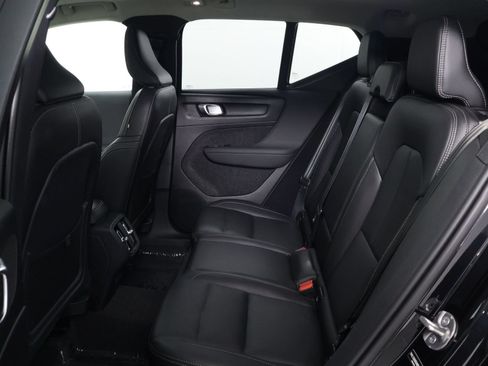 Certified 2025 Volvo XC40 B5 Plus AWD/4WD image 32