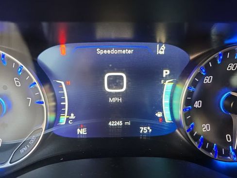 Used 2025 Chrysler Pacifica Limited FWD image 20