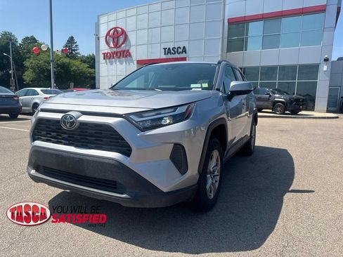 Used 2025 Toyota RAV4 XLE AWD/4WD image 1