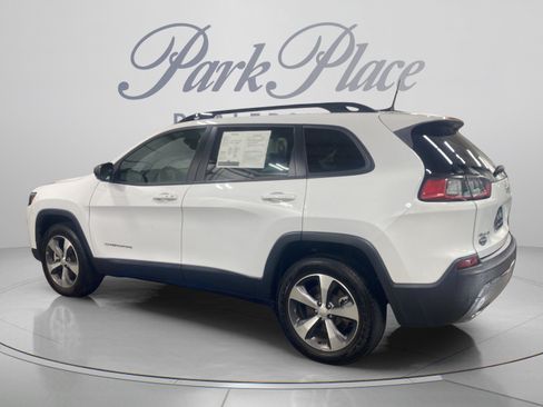 Used 2022 Jeep Cherokee Limited AWD/4WD image 3