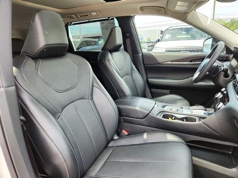 Used 2023 INFINITI QX60 Sensory w/ Cargo Package AWD/4WD image 16