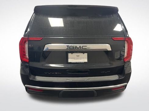 Used 2023 GMC Yukon SLT w/ SLT Premium Package image 4