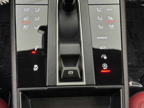 Used 2024 Porsche Macan Turbo image 31