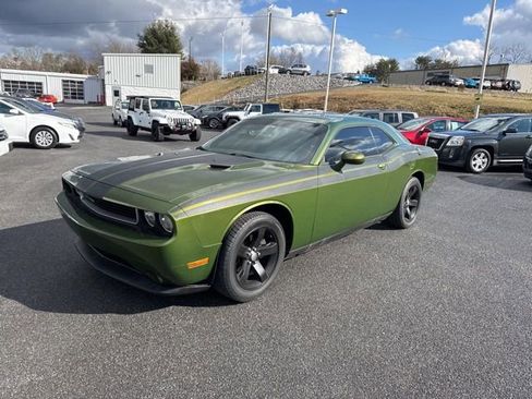 Used 2012 Dodge Challenger SXT Plus image 4