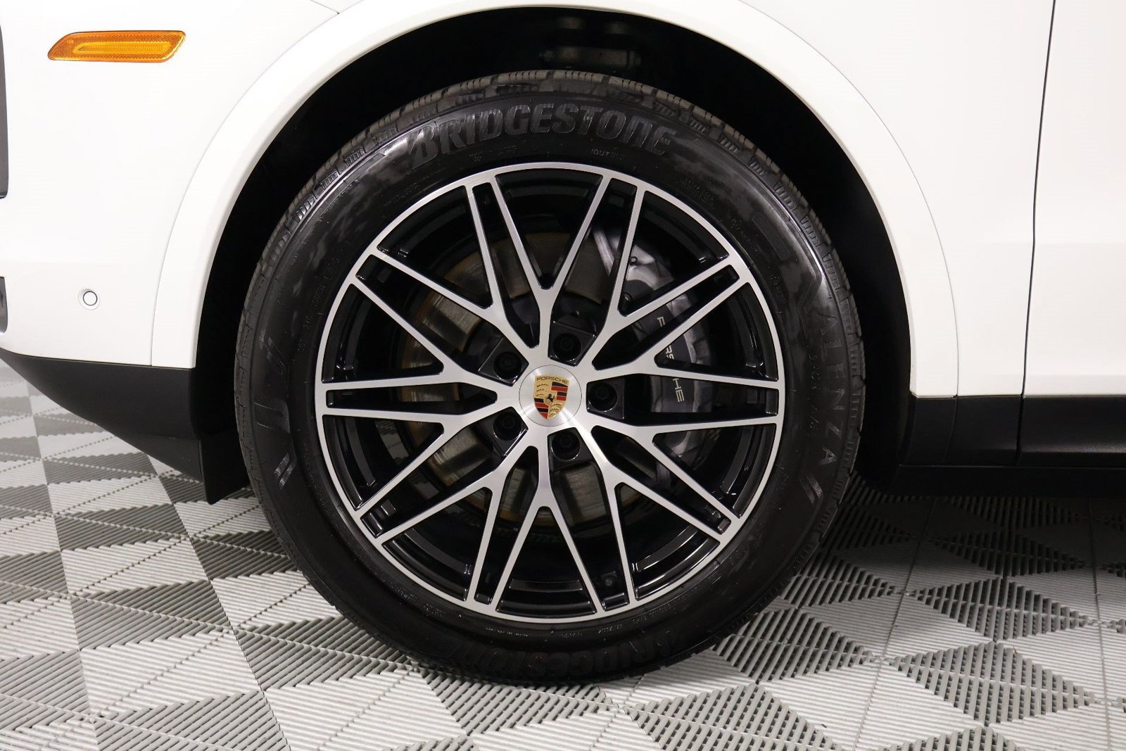 Certified 2026 Porsche Cayenne AWD/4WD image 30