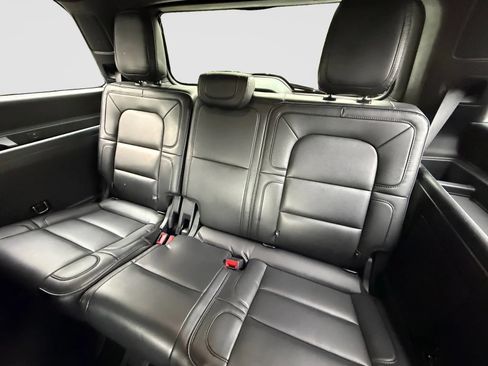 Used 2018 Lincoln Navigator Reserve w/ Technology Package AWD/4WD image 16