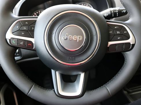 Used 2021 Jeep Renegade Latitude FWD image 20