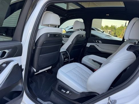 Used 2023 BMW X7 xDrive40i image 25