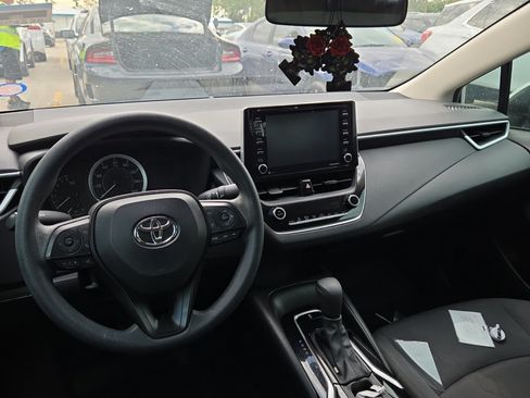 Used 2021 Toyota Corolla LE FWD image 8