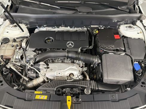 Used 2023 Mercedes-Benz GLB 250 image 11