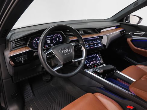 Used 2019 Audi e-tron Prestige AWD/4WD image 4