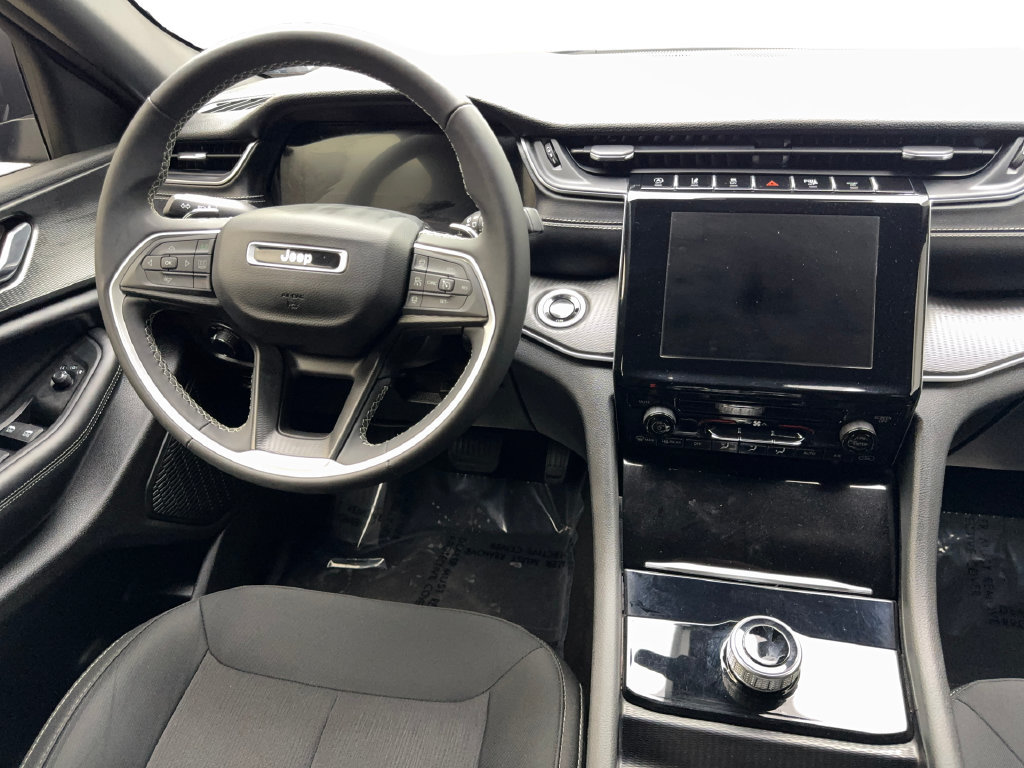 Used 2025 Jeep Grand Cherokee Laredo X AWD/4WD image 55