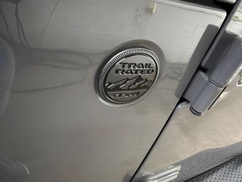 Used 2022 Jeep Gladiator Overland AWD/4WD image 8