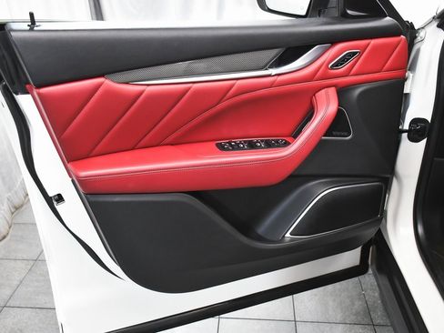 Used 2022 Maserati Levante Modena image 9