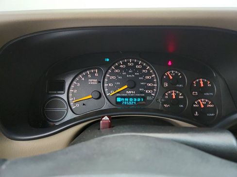 Used 2001 Chevrolet Suburban LS w/ LS Preferred Equipment Group RWD image 16